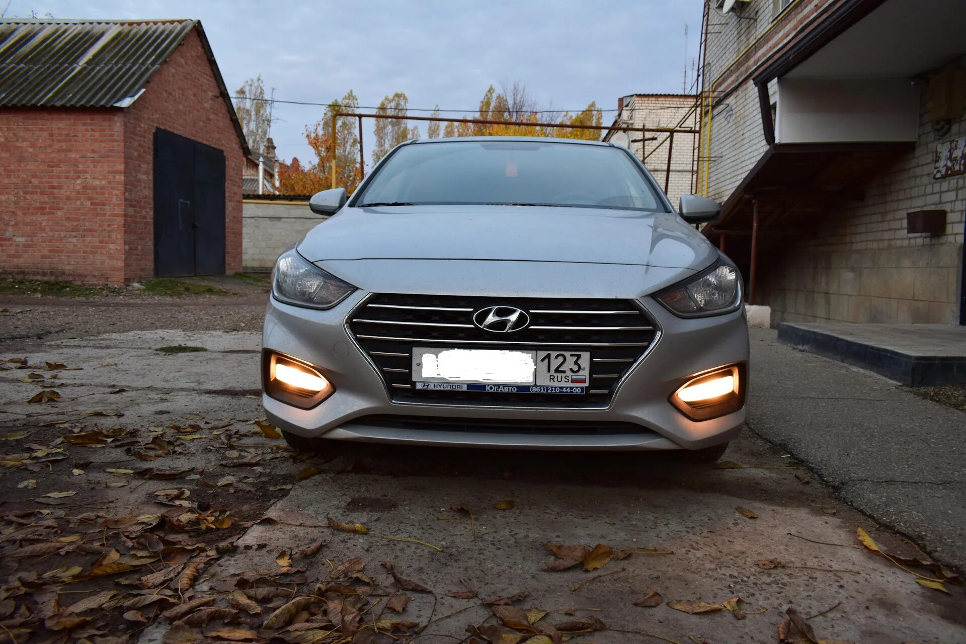 Хендай солярис 19. ДХО Солярис 2. Hyundai Solaris ходовые огни. Hyundai Solaris 2019 ДХО. Hyundai Solaris 2 лампы.