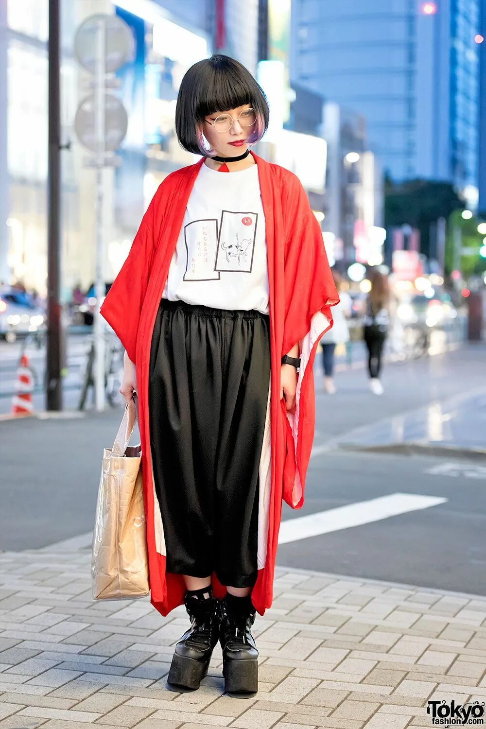 Токийские одежда. Хараджуку Токио стиль одежды. Харадзюку Токио одежда. Харадзюку стиль 2020. Токийская мода Харадзюку.