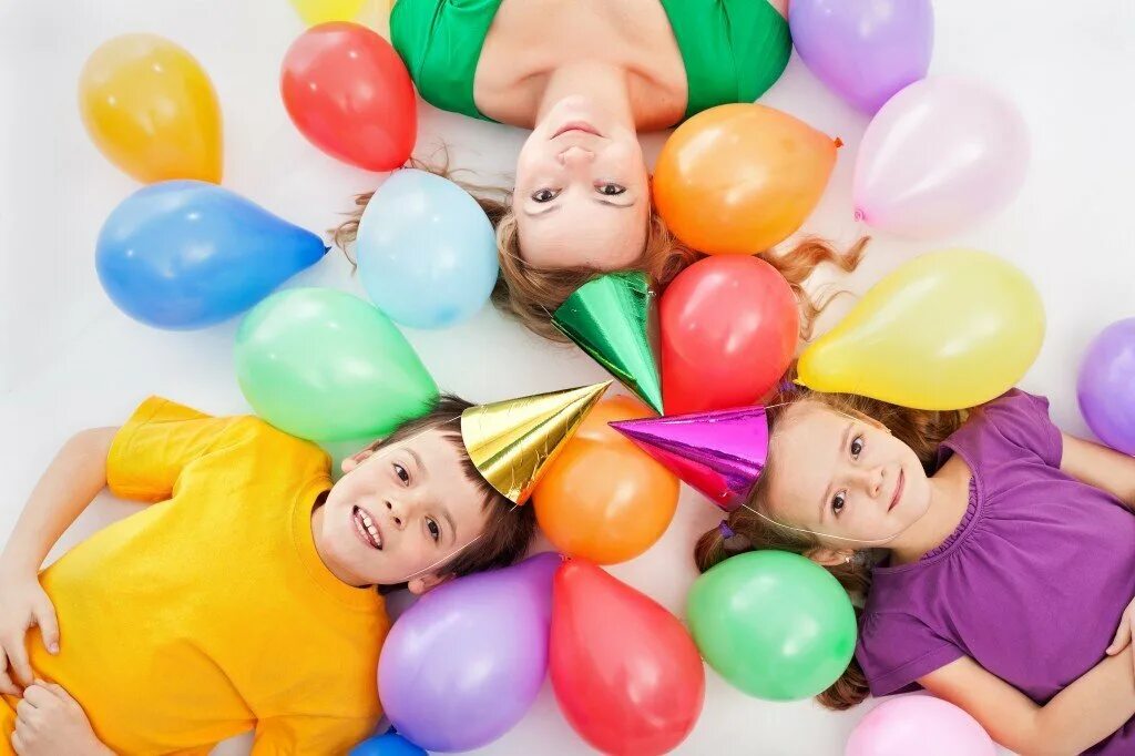 Конкурсы с воздушными шариками. Дети с воздушными шариками. Детский праздник. Праздник с воздушными шарами. Детские праздники.