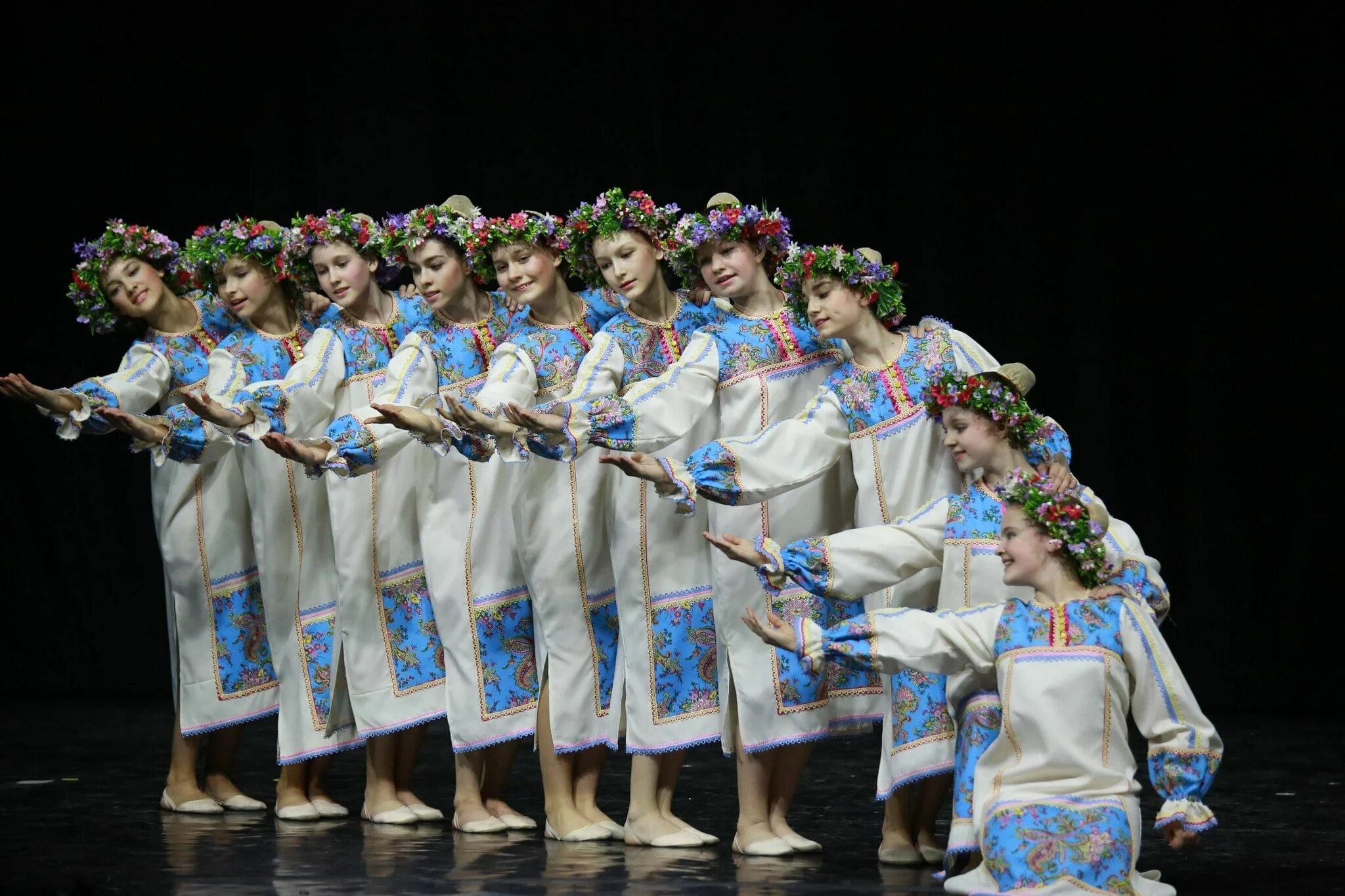 Хореографический коллектив девчата. Девчата Кольцово ансамбль. Детские хореографические коллективы. Народный коллектив ансамбль танца девчата. Хореографические конкурсы новосибирск