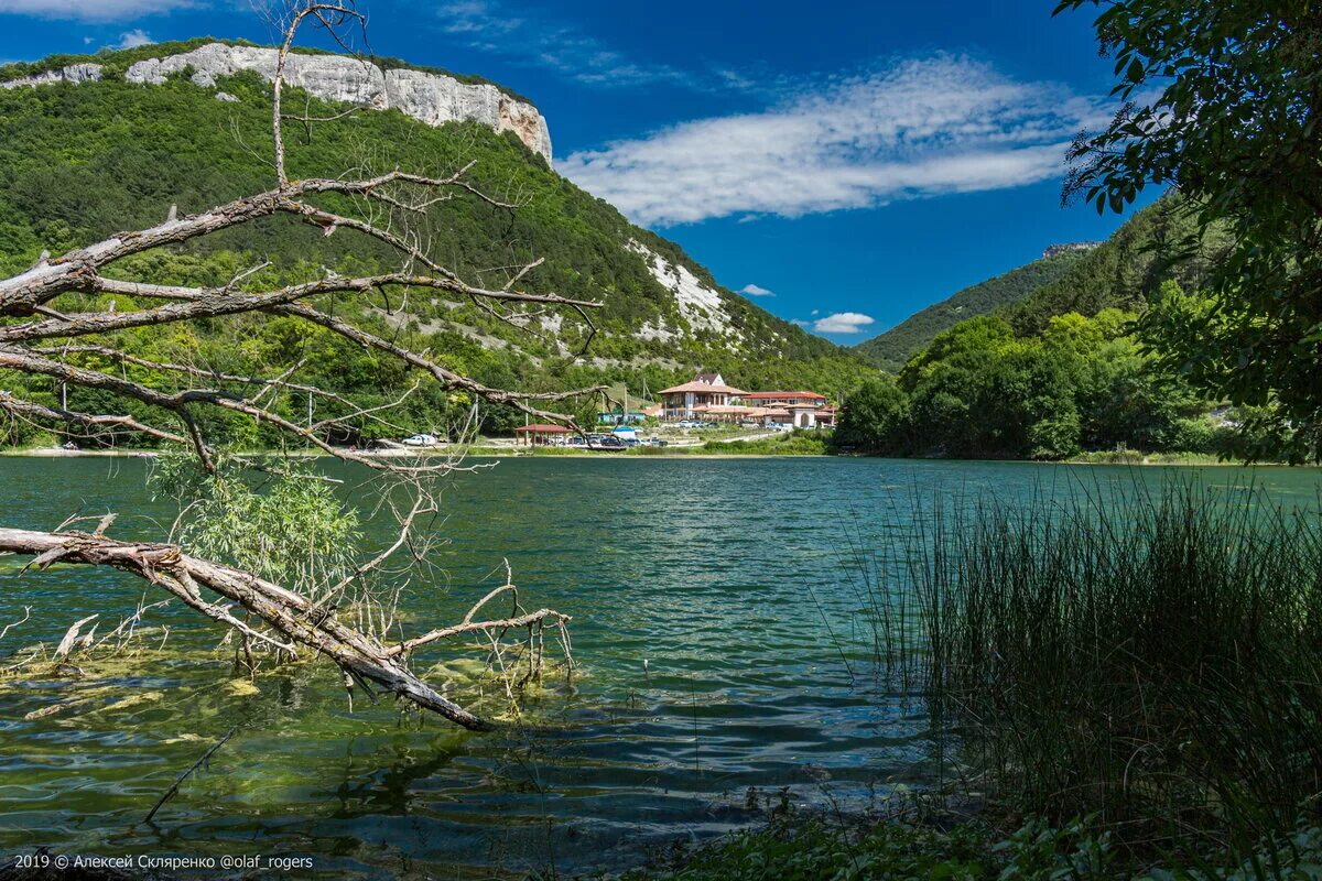 Отдых в бахчисарайском. Бахчисарай озеро Мангуп. Мангупское озеро в Крыму. Озеро Кастель в Крыму. Озеро Кастель Алушта.