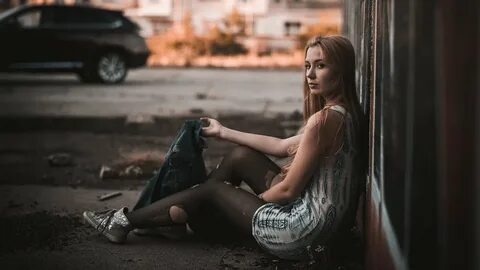 Девушка пришла 18