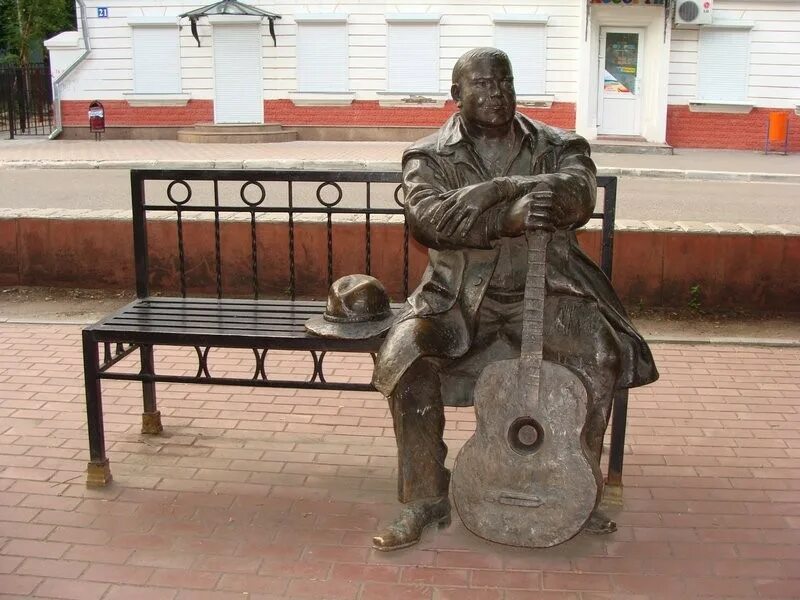 Памятники Твери. Андрей Дементьев Газета Вся Тверь