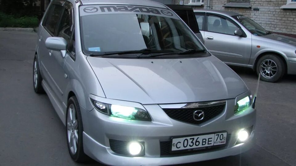 Купить демио владивосток. Мазда Премаси 2003 ксеноновые фары. Mazda MPV 2002 реснички. Мазда Premacy 2001. Mazda Premacy, 2005 год ксенон.