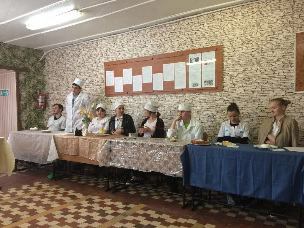 Зимовники ростовская область. Зимовники ростовская область. Центр занятости зимовники. П. Памятники в поселке зимовники.