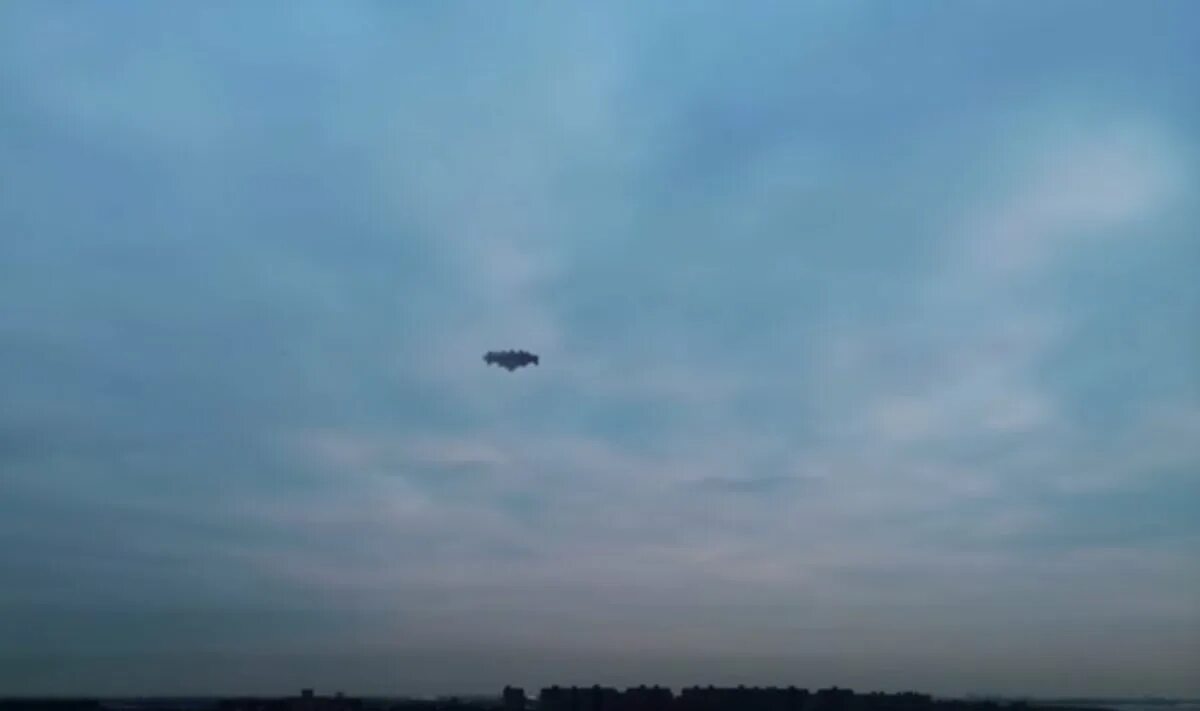 летающие объекты в небе