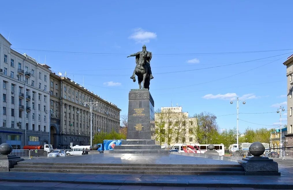 Тверская пл. Тверская площадь памятник. Тверской сквер Москва. Памятники на Тверской улице. Сквер на Тверской площади в Москве.