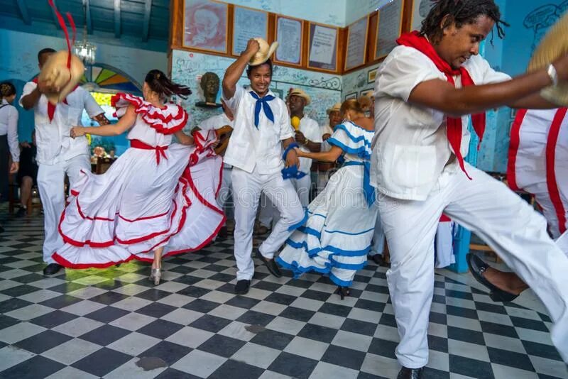 Кубинский народный танец. Национальные кубинские танцы. Кубинский национальный костюм. Кубинский народный костюм.