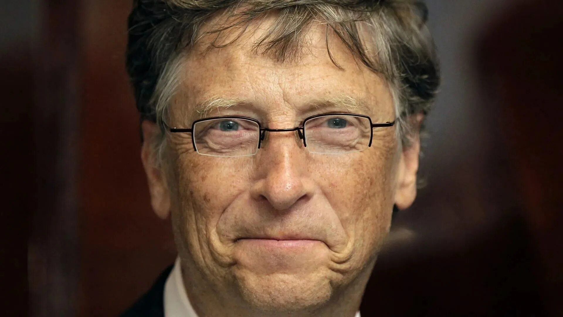 Биография богатых людей. Билл Гейтс. Билл Гейтс 2022 в кресле. Билл Гейтс картинки. Билл Гейтс основатель Microsoft.