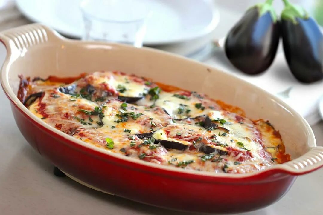 Лазанья из баклажанов. Мусака греческая. Овощная лазанья из баклажанов. Баклажаны пармеджано с фаршем. Лазанья из баклажанов.