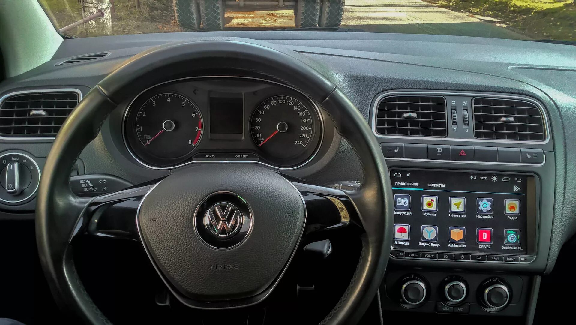 Vw polo управление. Volkswagen Polo 2013 приборная панель. Панель приборов Фольксваген поло 2018. Панель приборов Volkswagen Polo 2018. Приборная панель Фольксваген поло седан 2012.