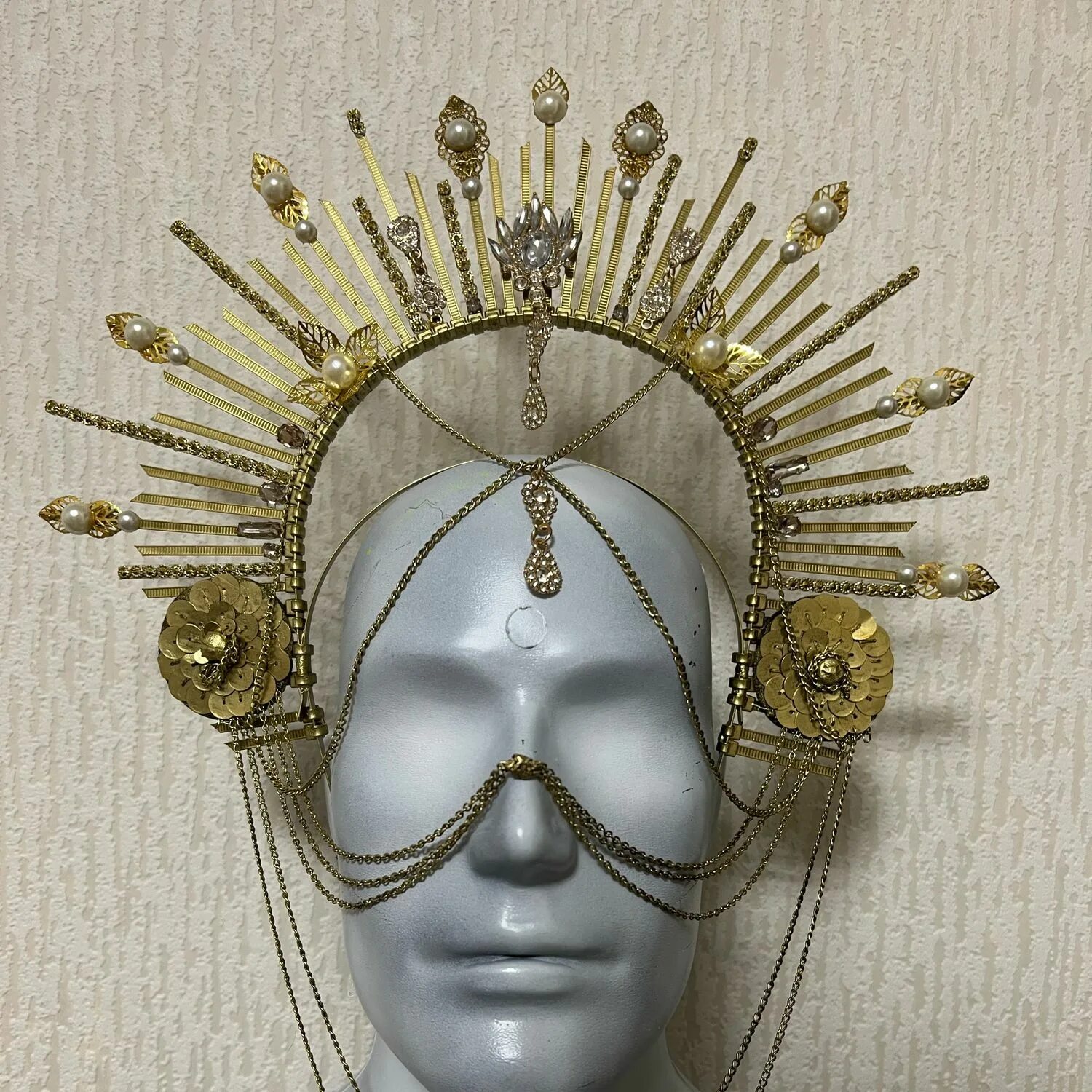 Нимб украшение. Ободок с лучами. Нимб из волос. Необычная корона. Корона нимб.