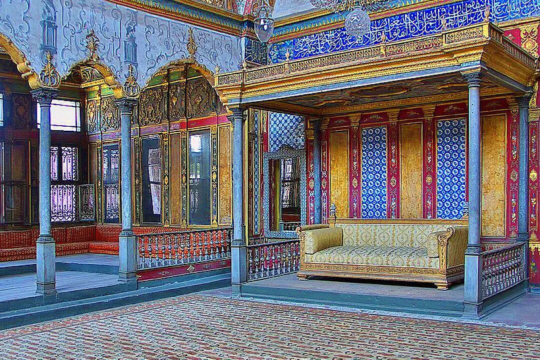 Где жили султаны. Дворец Топкапы в Стамбуле. Дворец Топкапы в Стамбуле гарем. Дворец Султана Сулеймана в Стамбуле. Дворец Султана Сулеймана Топкапы.