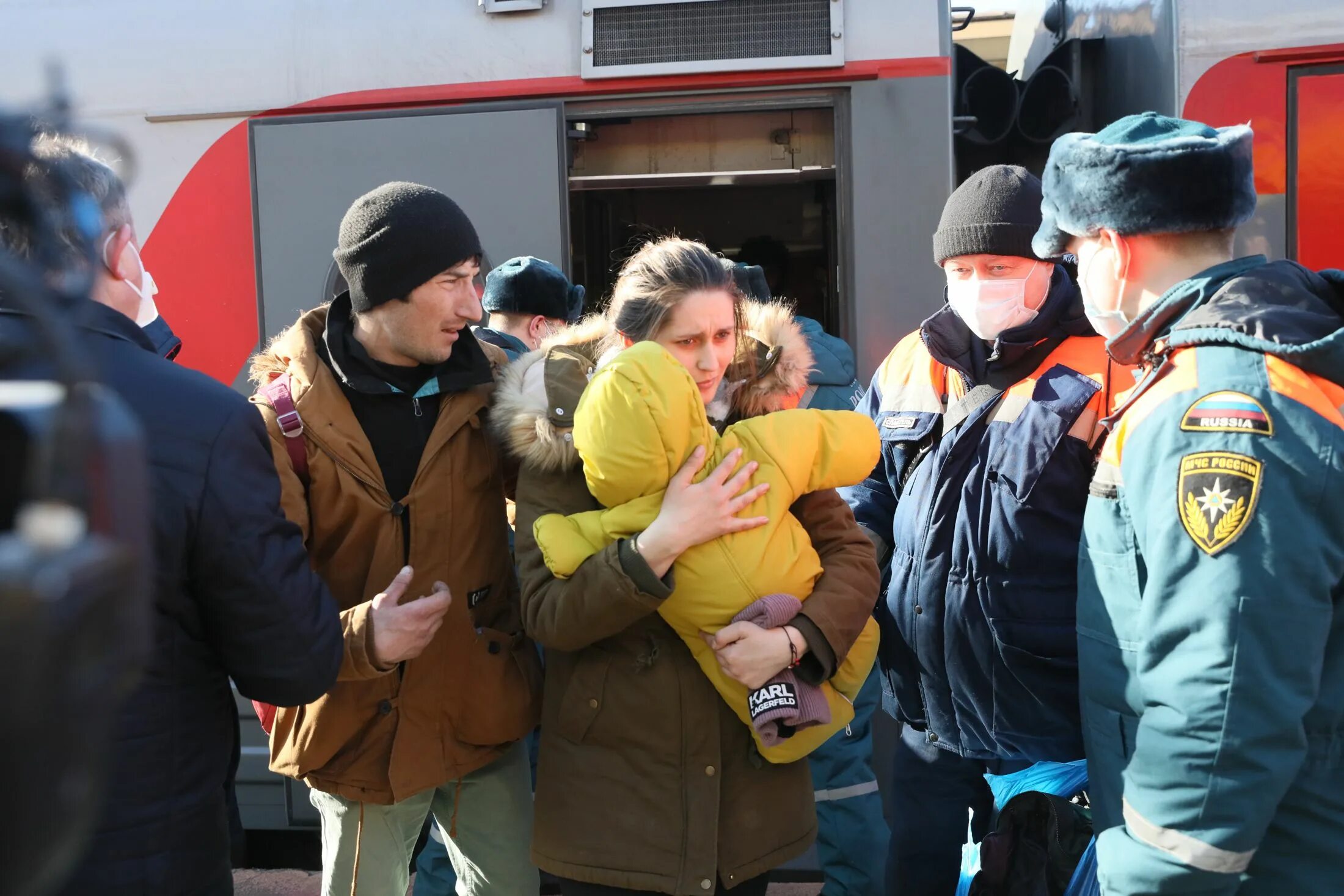 Беженцы из Мариуполя 2022. Беженцы с Донбасса в Ярославле. Беженцы в Ярославской области. Беженцы из Мариуполя.