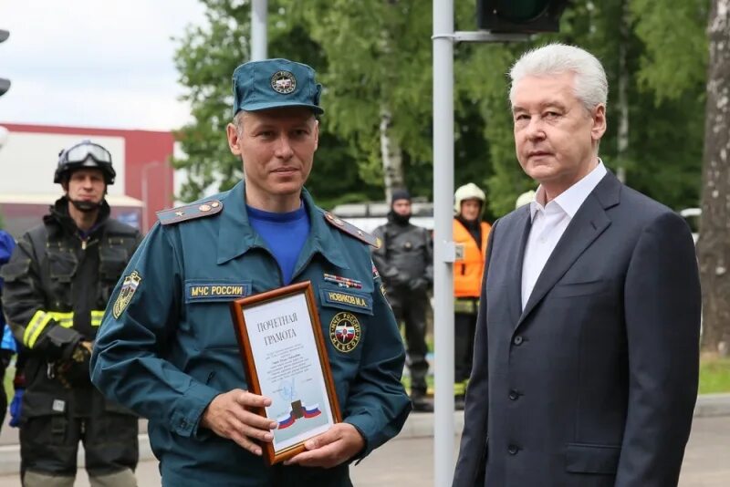 Полигон МЧС Апаринки. Офицер МЧС. Учебный полигон для подготовки пожарных и спасателей "Апаринки". Пожарный офицер МЧС.