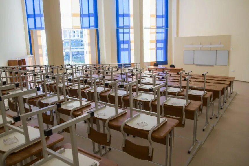 Сколько школ закрыто в екатеринбурге. Школа 23 екатеринбург. школа в академическом. екатеринбург школы внутри. самая большая школа в екатеринбурге.