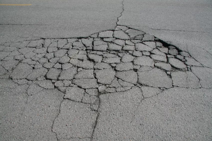 Broken streets. Трещины на асфальте. Трещины на дороге. Сетка трещин на асфальте. Растресканный асфальт.