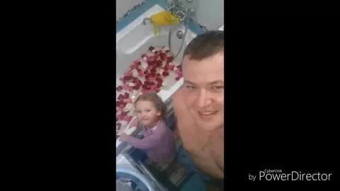 Папа поет детские песни