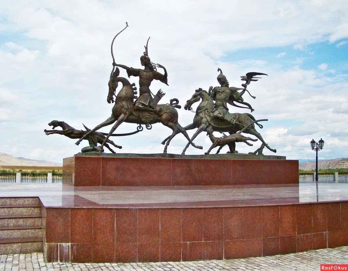 царская охота кызыл. памятник центр азии в кызыле. даши намдаков царская охота в кызыле. даши намдаков царская охота. даши намдаков царская охота.
