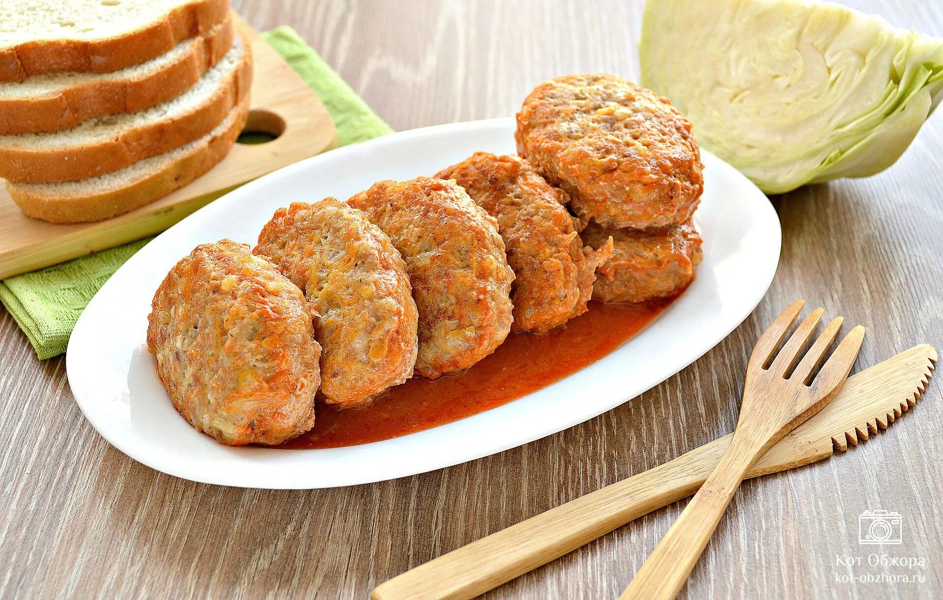 Ленивые голубцы в сметанно томатном соусе. Ленивые голубцы в томатно-сметанном соусе. Ленивые голубцы с капустой рисом и фаршем и болгарским перцем. Ленивые голубцы в духовке. Ленивые голубцы с капустой рисом и фаршем.