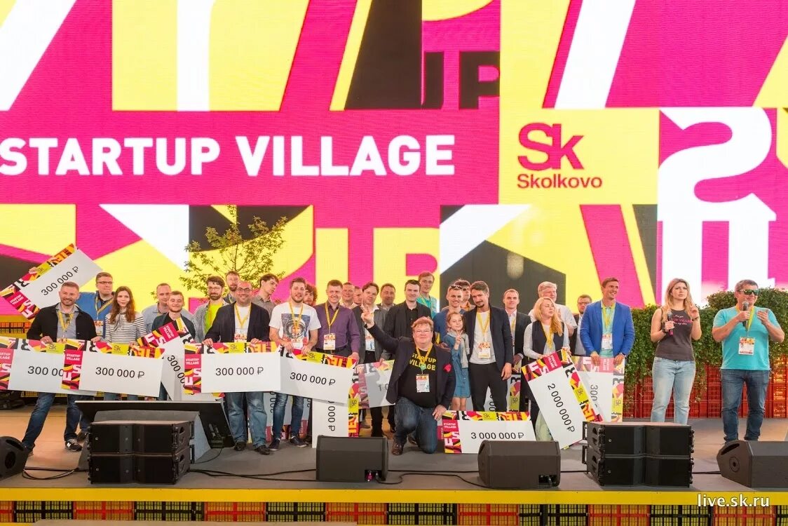 Конференции startup village в сколково. Startup village skolkovo 2022. Стартап вилладж. Startup bazaar 2021. Волонтер startup village.