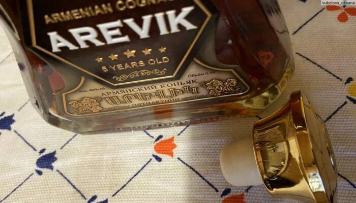 Армянский коньяк Armenian Cognac Arevik. Аревик коньяк 5. Коньяк армянский Аревик. Коньяк армянский Аревик 5 лет 40 0.5л под/уп.