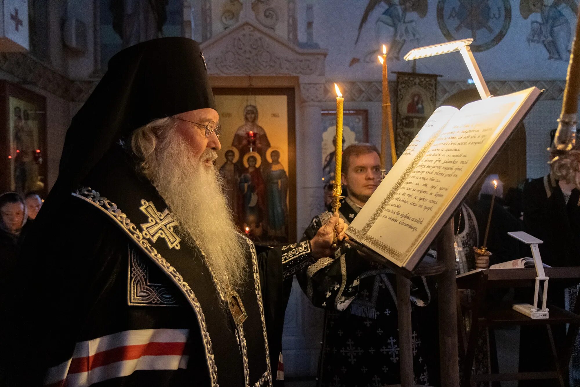 Канон Андрея Критского в Оптиной. Канон Андрея Критского в храме. Великое повечерие с чтением покаянного канона прп.Андрея Критского.. Читать андрея критского на пост среда