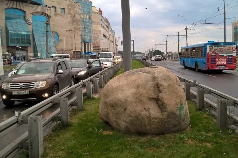 Самая высокая точка Москвы теплый стан. Камень на теплом стане-самая высокая точка Москвы.. Теплостанская возвышенность камень. Самая вычокаяточка Москвы. Точка ясенево