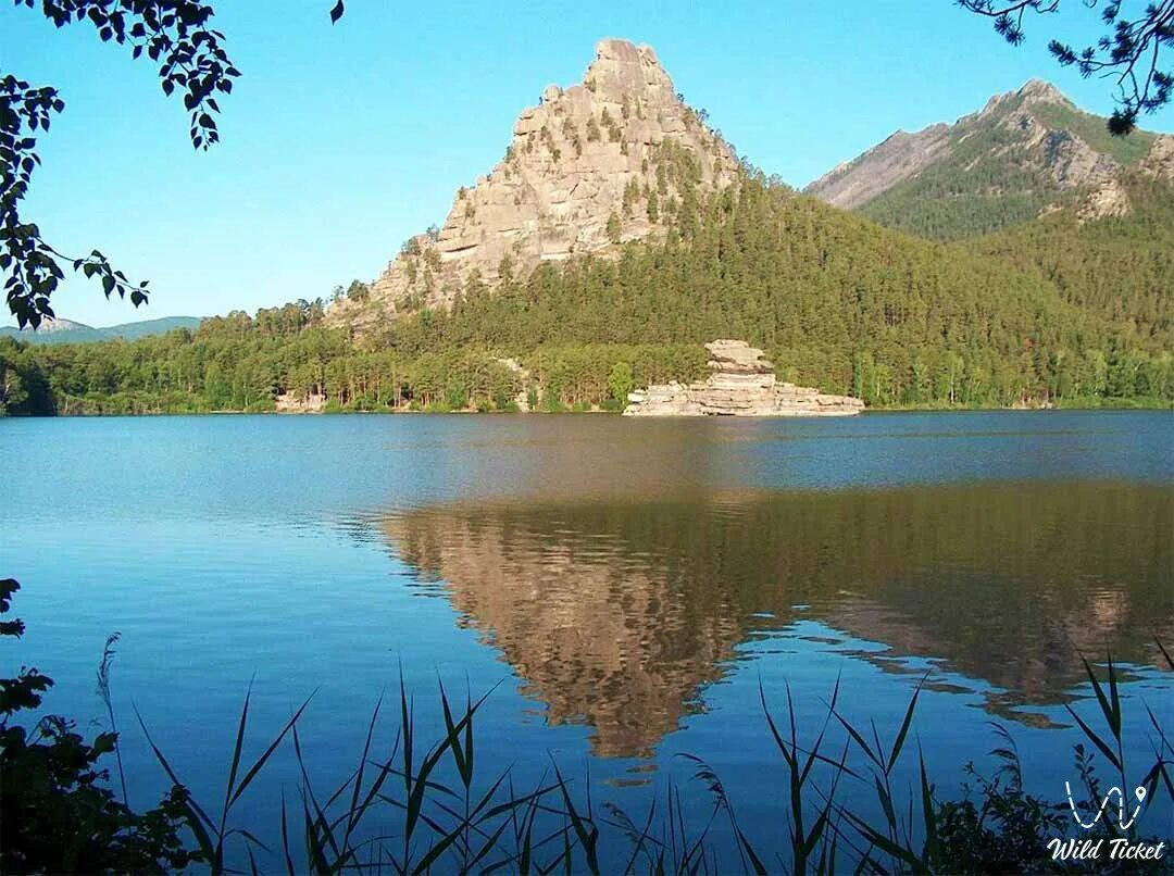 Озеро бао казахстан. Кыргызстан горы тянь-шань. Национальный парк кольсайские озёра. Затонувший лес в озере каинды. Алматы тянь шань горы.