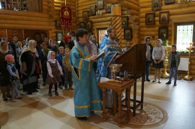 Киево печерских в черемушках. Храм святых Киево Печерских в Черемушках. Храм отцов Киево-Печерских в старых Черемушках. Настоятель храма всех Киево-Печерских отцов в Черемушках. Расписание в храме Киево-Печерских отцов старых Черёмушках.