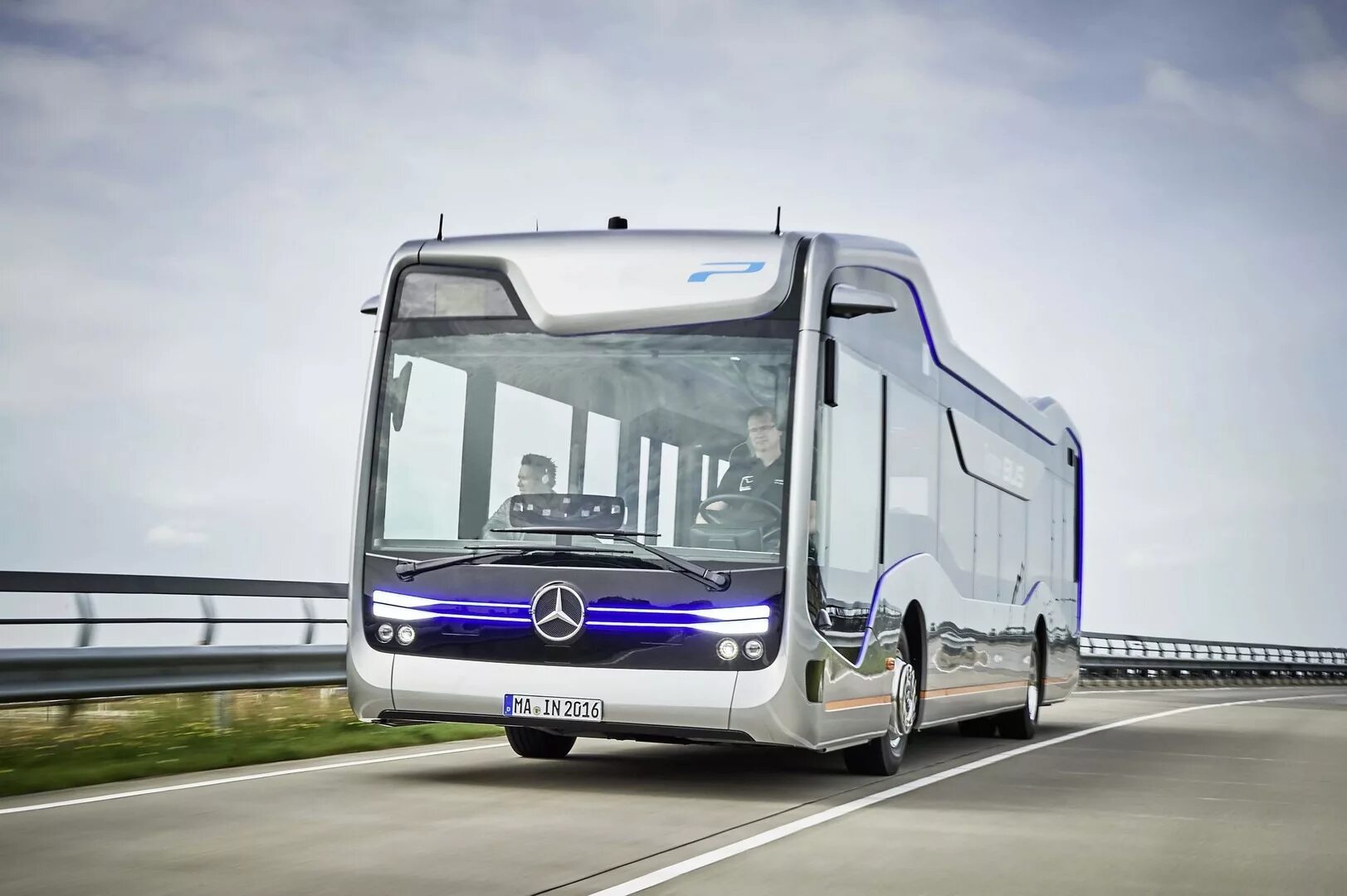 Автобус. Мерседес-Benz Bus. Mercedes Benz автобус. Электробус Мерседес. Mercedes-Benz Future Bus.