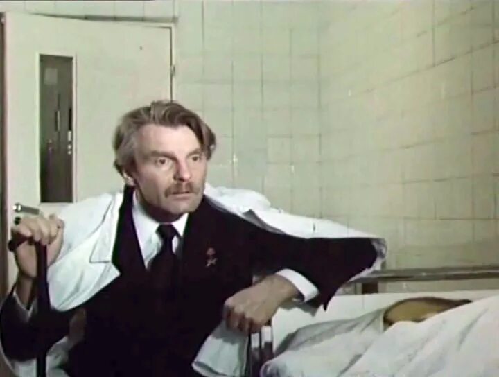 Там за горизонтом фильм 1975 богатырев. Там за горизонтом фильм 1975. Юрий богатырёв там, за горизонтом. Там за горизонтом 1975. Сыщик санаев.