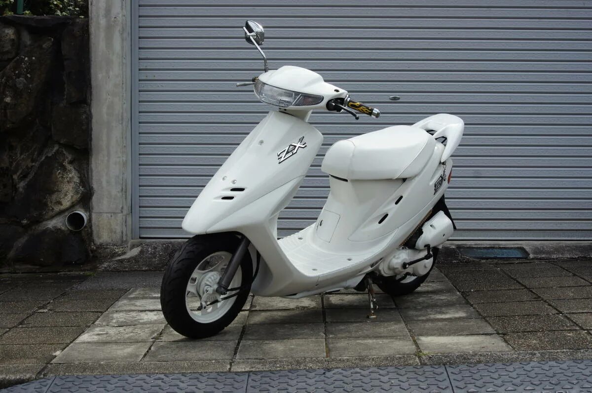 Dio af27. Хонда дио 27 белая. Honda Dio af 27 белая. Honda Dio 27 белая. Хонда дио af 27.