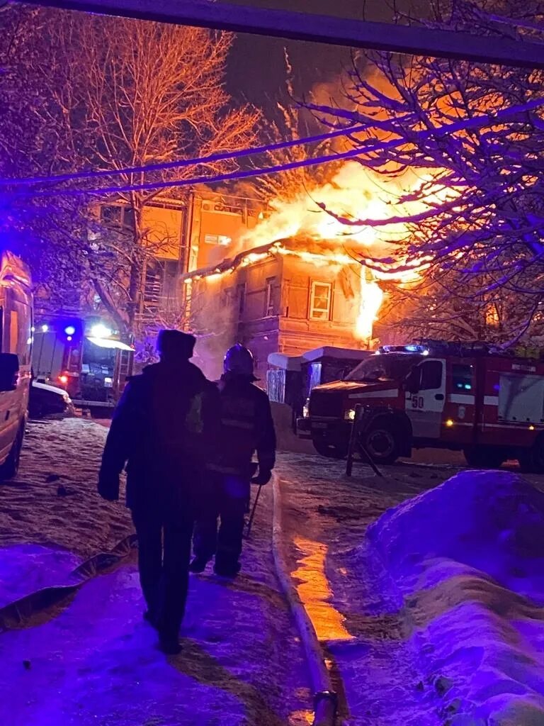 Пожар. Пожар на большой Покровской. Пожар в Нижнем Новгороде. Дом горит. Вечер 12 12 19