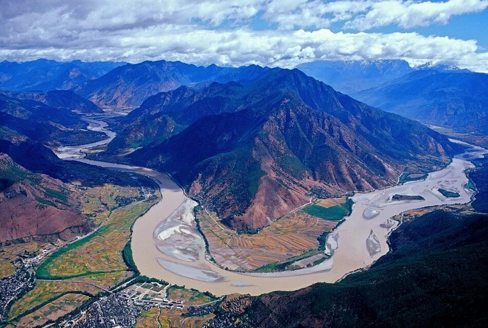 Самая длинная река евразии янцзы. Река Янцзы. Река Янцзы Китай. Долина реки Янцзы. Исток реки Янцзы.