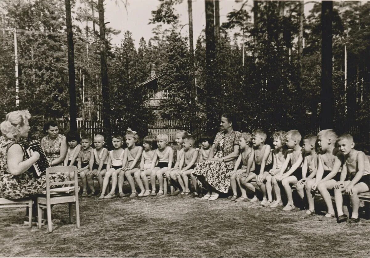 хор ленинградском университете 1982. пионерские кружки. ленинградский дворец пионеров 1977. ансамбль дворца пионеров в ссср. 70 воспитанников детского ансамбля ленинградского городского дворца.