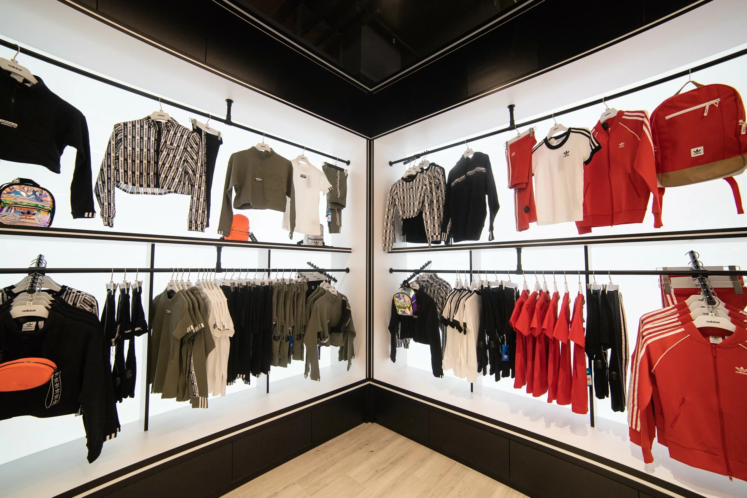 мультибрендовый магазин одежды. женская одежда. мультибрендовый бутик. мультибрендовый магазин одежды. мультибрендовый магазин одежды.