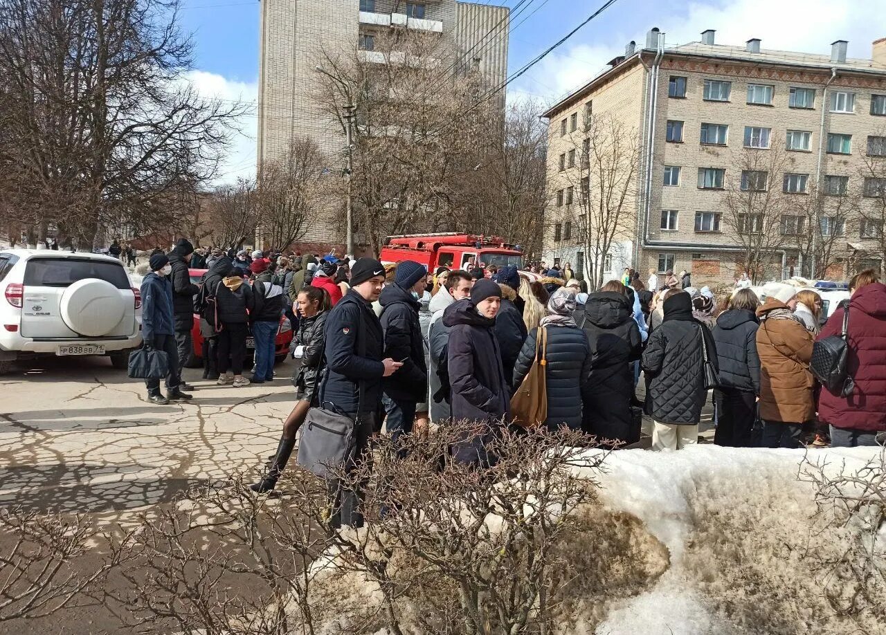 Почему нет новостей сегодня. Педагогический университет им Толстого Тула 2022. Тула эвакуация. В Туле заминировали. События в Туле.