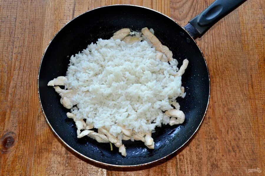Рис на сковороде. Рис в сковородке. Рис с сыром на сковороде. Рис с курицей и сыром на сковороде. Простой рецепт риса на сковороде