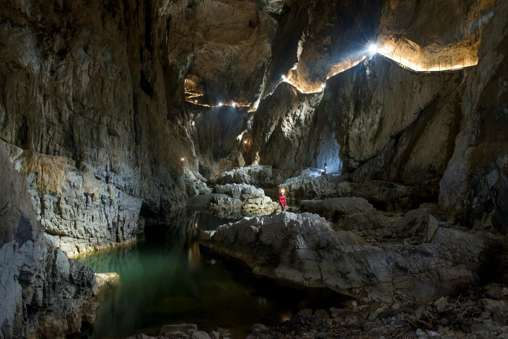 Небольшая пещера. Горы аппалачи пещеры. Национальный парк кхао вонг. Горы аппалачи пещеры. В пещере гор.