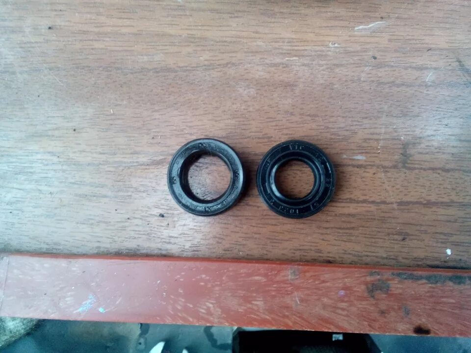 Сальник коленвала мазда 626. Сальник штока кпп мазда 626 1988. Мазда 626 сальники распредвала. Сальник мазда 626. Сальник привода акпп мазда 3 2005г артикул.