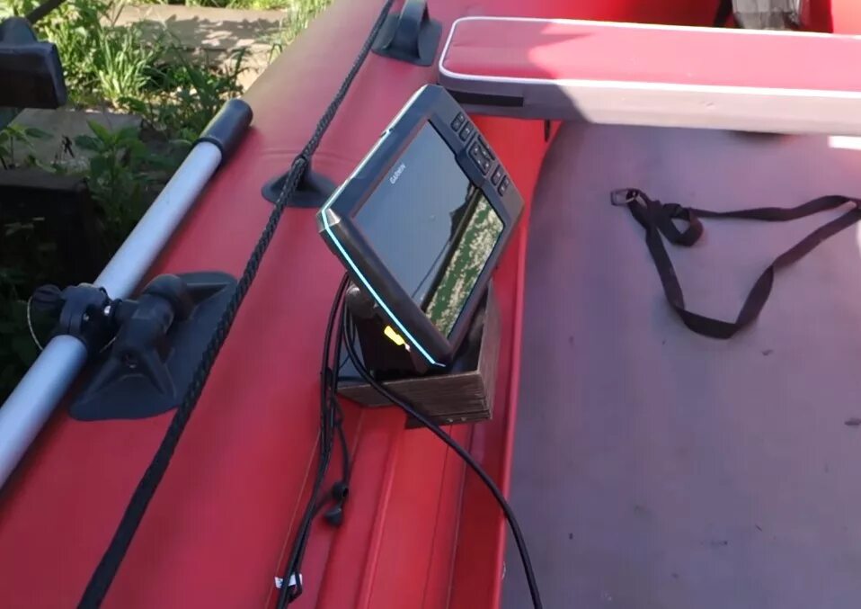 Под эхолот пвх. Держатель эхолота для пвх лодки lowrance. крепление эхолота lowrance 9. крепление эхолота 9 на пвх лоуренс. держатель для эхолота лоуренс 9 для лодки пвх.