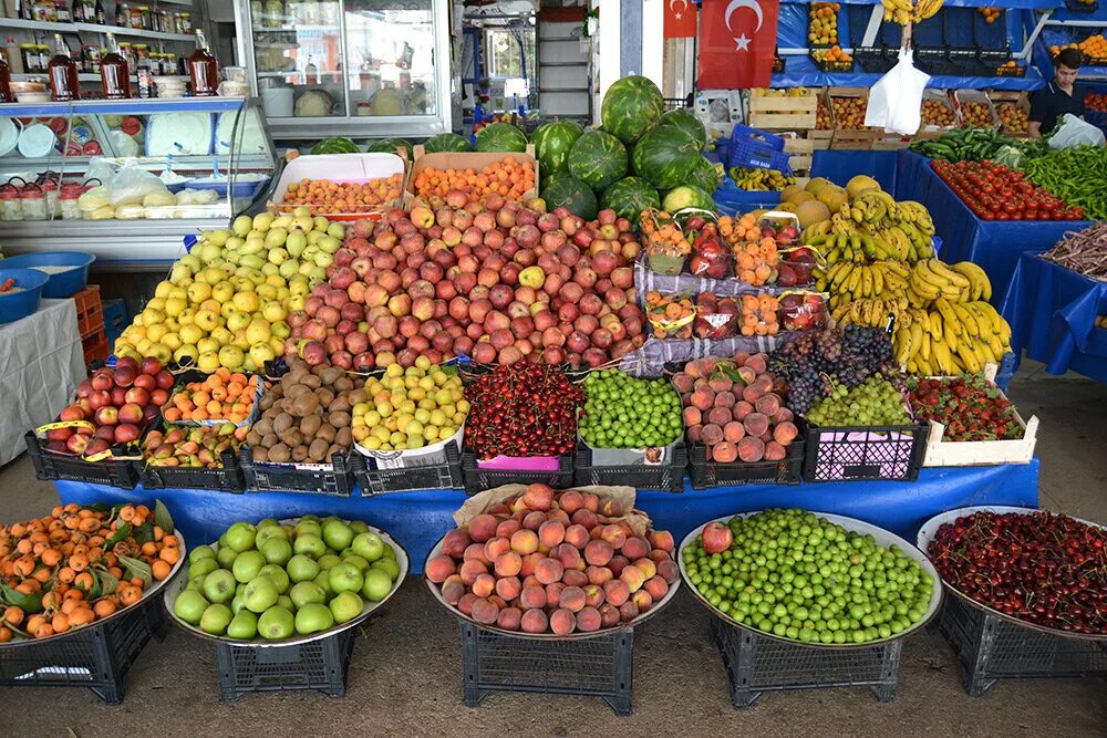 Турция круглый год. Турция базар Анталия. Рынок Турции фрукты. Рынок Турции фруктов и овощей. Фрукты на рынке.