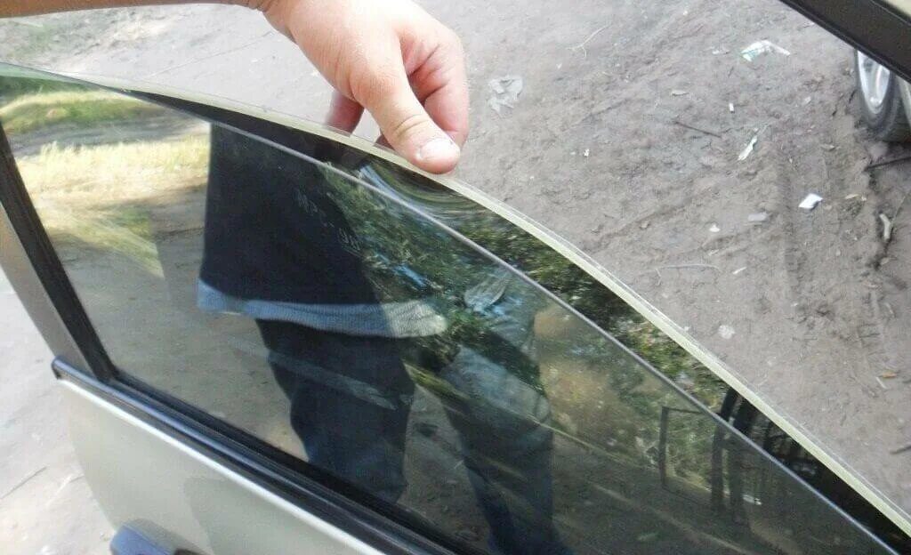 Тонировка стекол автомобиля. Как клеить съемную тонировку. Тонировка \на боковые передние стекла. Тонировочная плёнка для автомобиля. Съемная тонировка ваз 2109 задние стекла.
