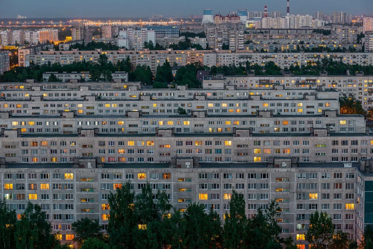 Жизнь в спальных районах. Спальные районы. Спальные районы Питера. Спальный район Москвы. Многоэтажки спальных районов.