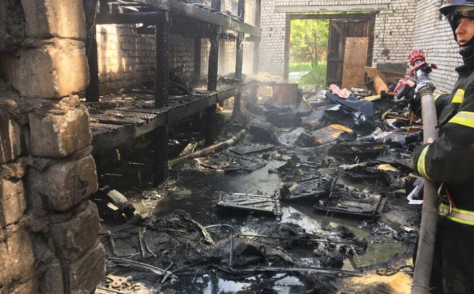 Что горит в липецке. Пожар в лебедяни. пожар в лебедяни вчера. пожар во мстере вчера. пожар в липецке сегодня на соколе.