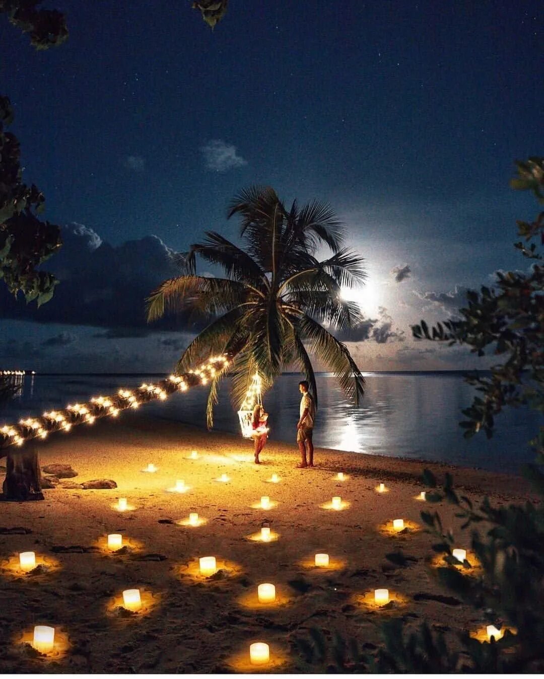 Необычная картинка вечер. Мальдивы Хитхадху. Мальдивы ханимун. Вечерний пляж. Ночной пляж.