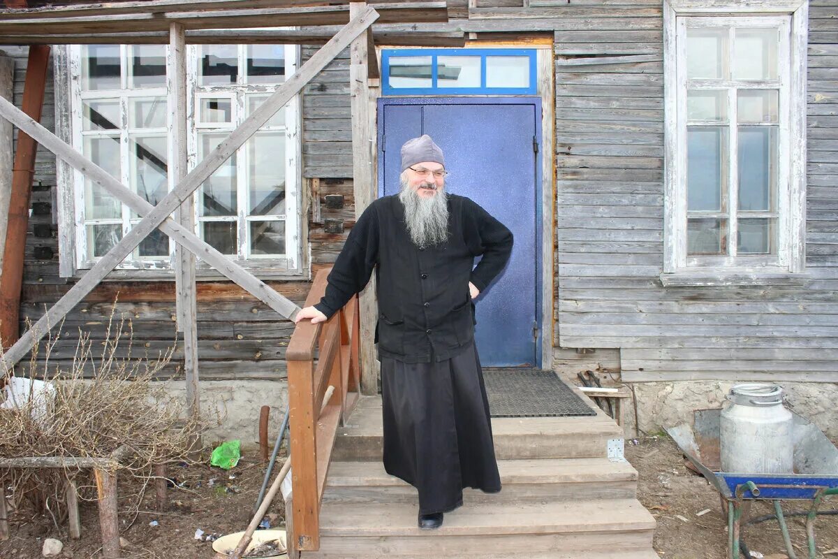 Монах абхазия. Амткел абхазия монахи отшельники. Псху абхазия староверы. Отшельник православный. Святая гора афон монастыри монахи.