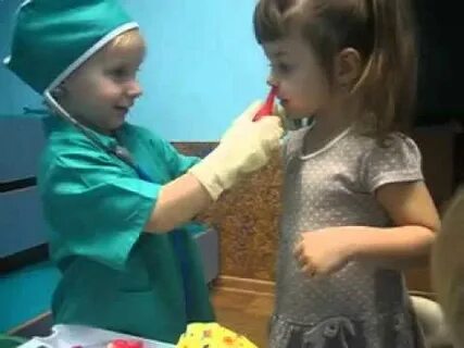 Как малышам делают уколы видео