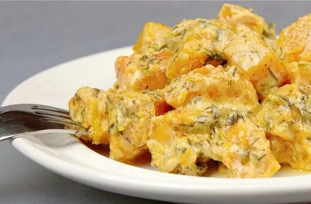 Тыква тушеная в сметане. Тыква со сметаной и чесноком. Тыква со сметаной и чесноком. Тыква в сметане с чесноком. Тыква со сметаной и чесноком.